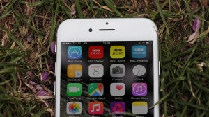 Revisión del Apple iPhone 6: mitad superior del frente