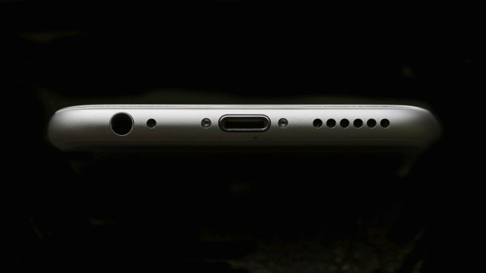 Revisión del Apple iPhone 6: borde inferior