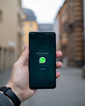 WhatsApp Estä yhteystiedot